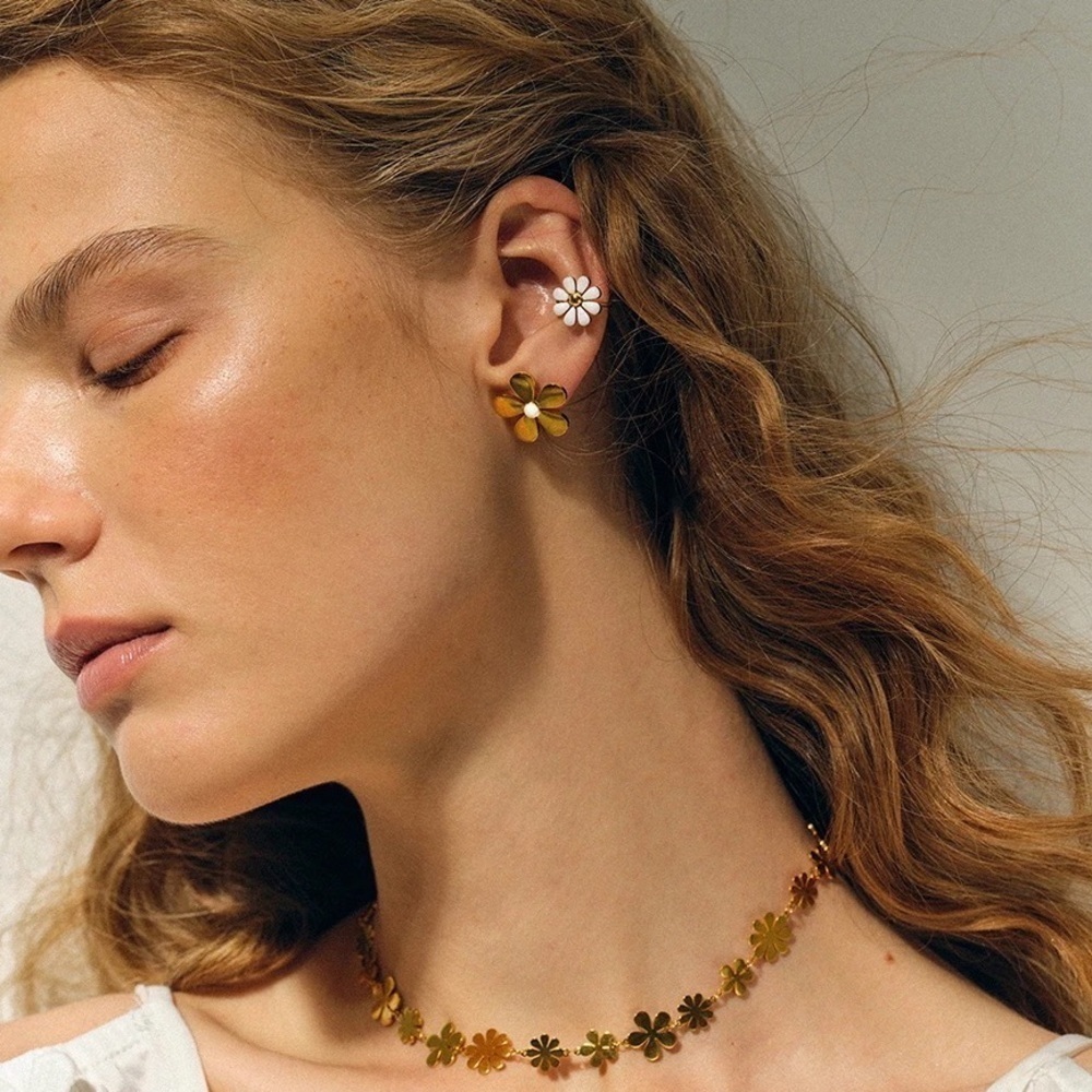 18k Gold Plated White Oil Dripping Five-petal Flower Daisy Earrings